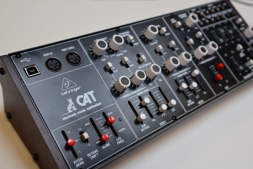 Video – Behringer CAT analoge synthesizer
